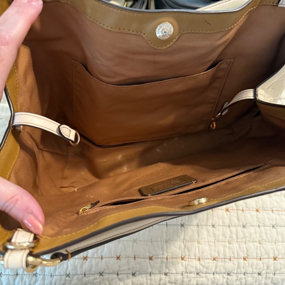 Coach shoulder purse like new perfect condition - Picture 3 of 5